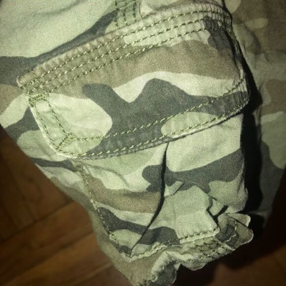 Gap camouflage shorts size 12-18 months​​ - Picture 3 of 4